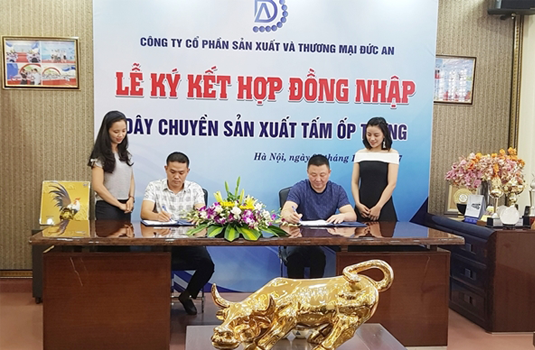 Lễ ký kết hợp đồng nhập dây chuyền sản xuất tấm ốp tường